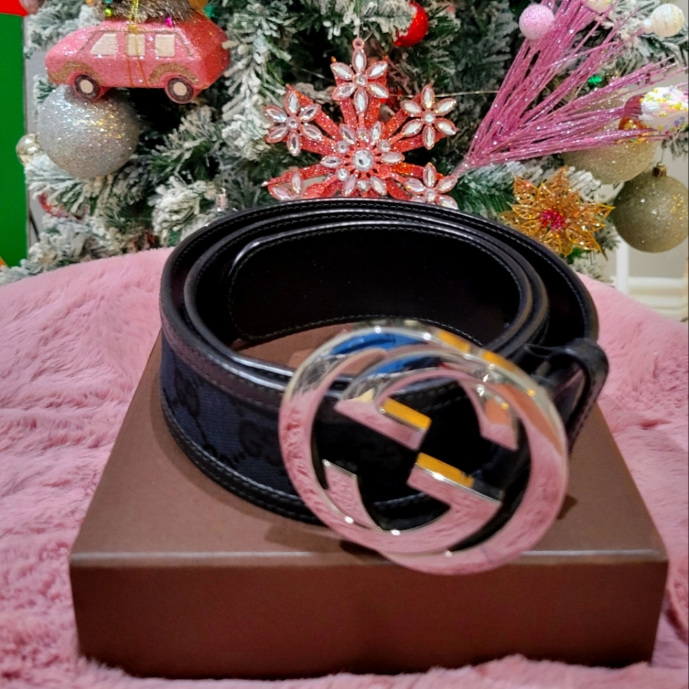 Gucci Black Belt Logo with Silver Buckle